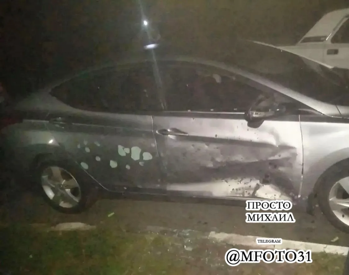 Шебекино р-н маслозавода дрон атаковал парковку. Поврежден автомобиль