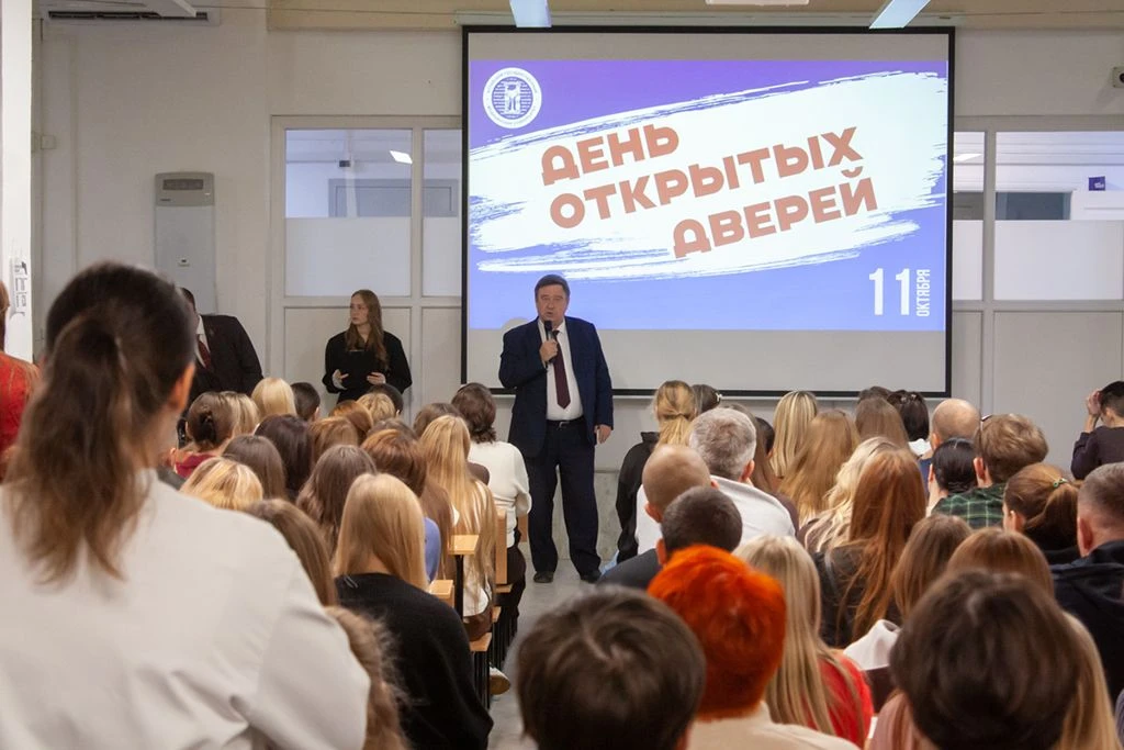 📌 Когда медицина становится ближе: как в АГМУ прошёл День открытых дверей 🩺✨