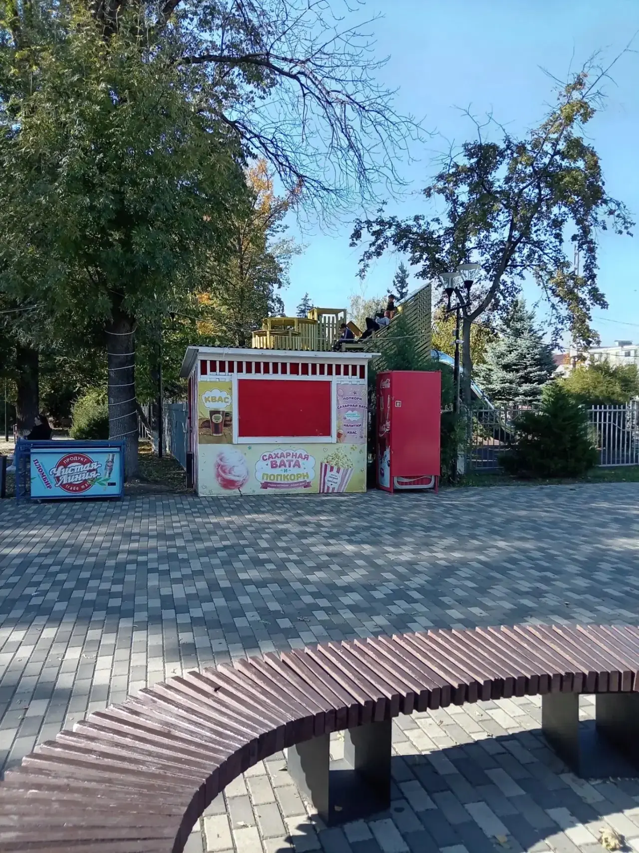 Обращаюсь к администрации города с вопросом. Почему в городском парке закрыты все точки...