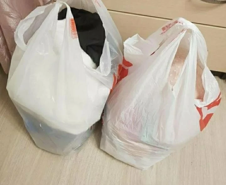 Продам пакеты с вещами, есть что-то новое , есть что одевалось  на 1 раз  "женские" (пл...