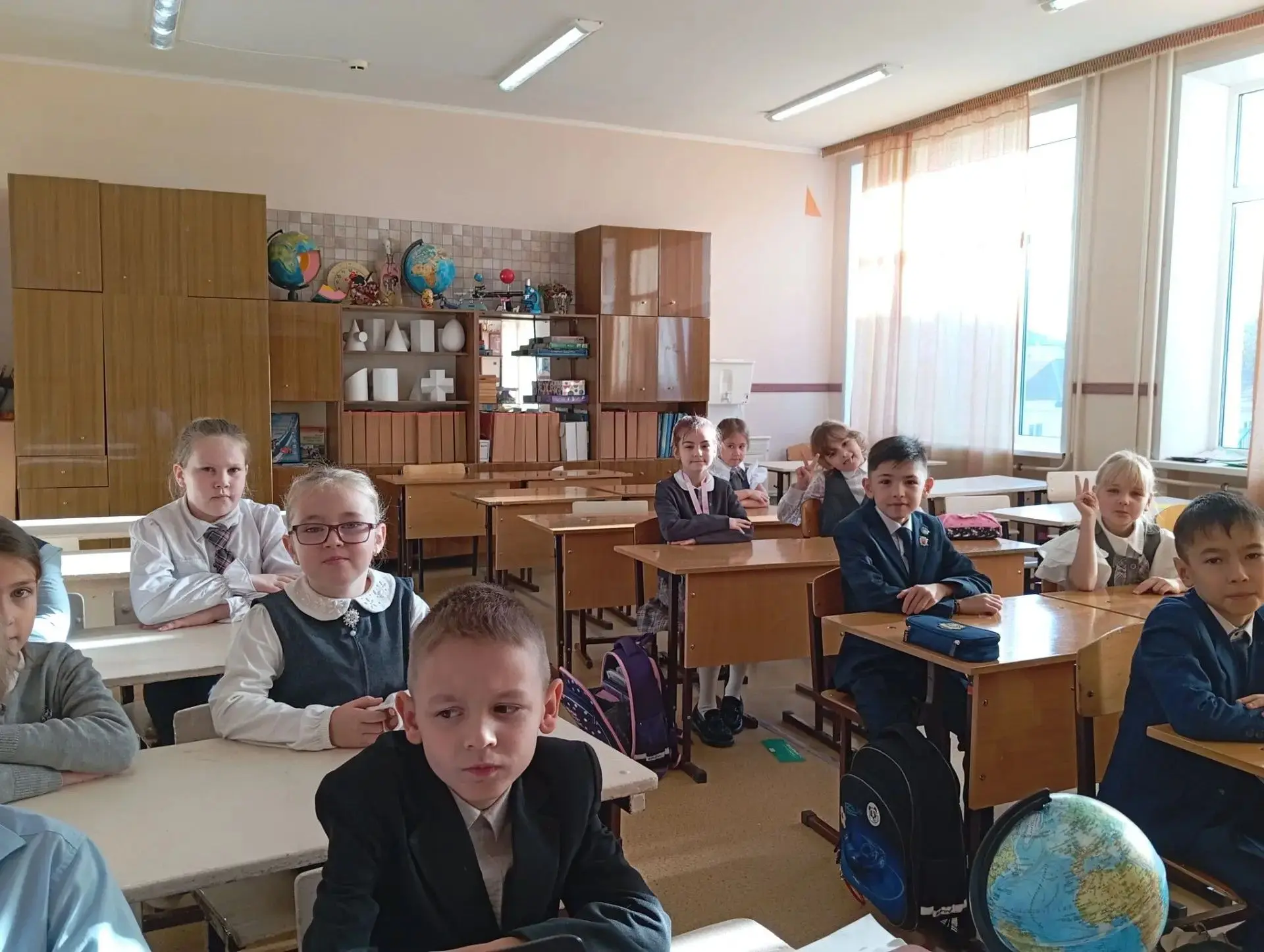 Сегодня во 2 "А" классе прошел важный и познавательный классный час, посвященный безопа...