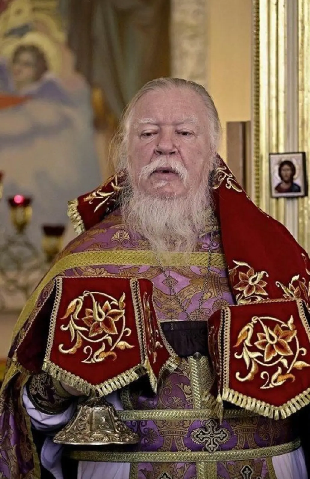 Сейчас человек сам себя добровольно отлучает от Чаши Христовой – просто не ходит в церк...