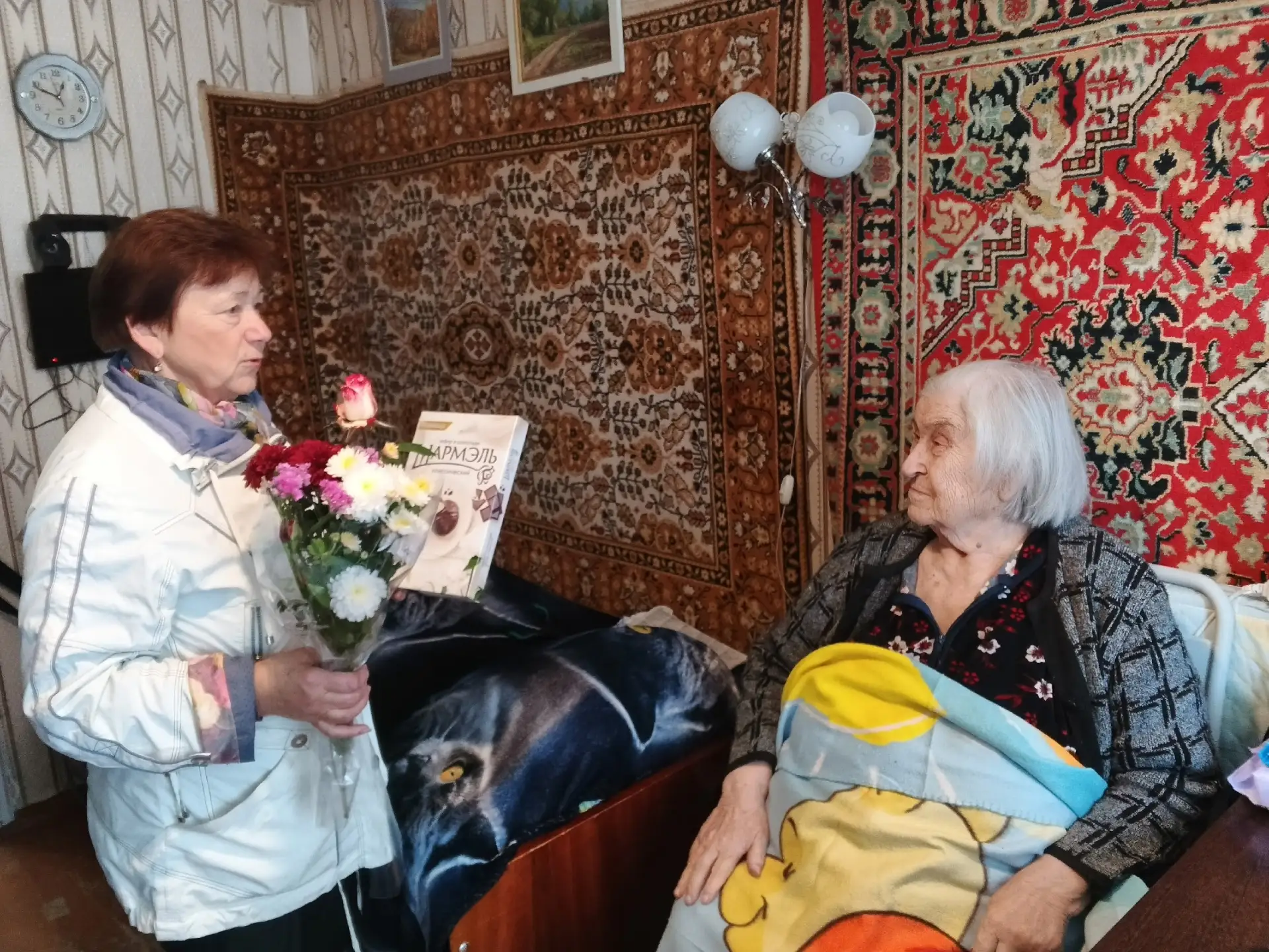 Председатель КТОС № 14 МКР "Шахтерский" Прохорова Мария Федоровна, поздравила с Днем по...