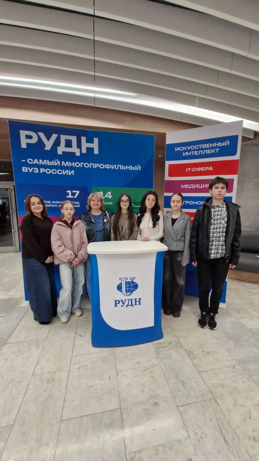 В холлах РУДН на фестивале НАУКИ: эксперименты, открытия и научные разработки! 😍