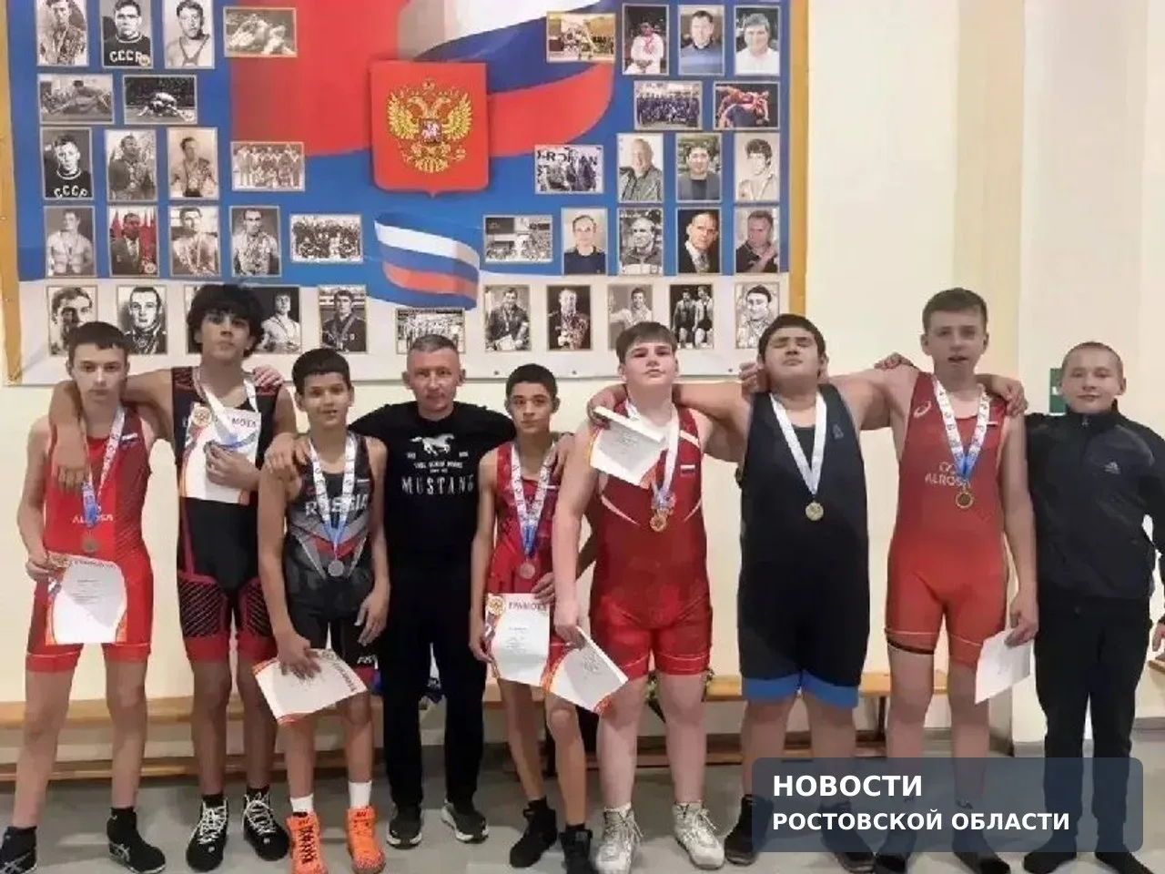 Борцы из Батайска завоевали семь медалей на турнире в Азове