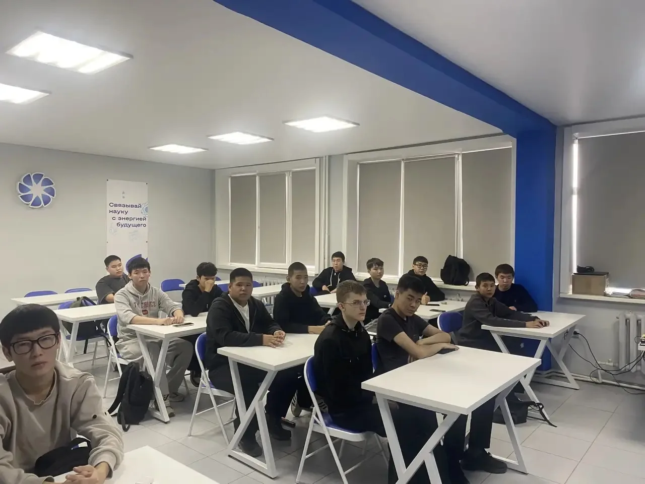 Понедельник в ЯИПК начался с важной темы. В рамках цикла «Разговоры о важном» со студен...