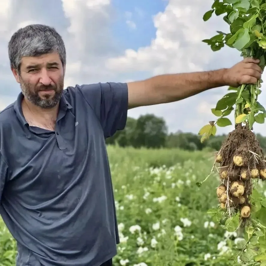 🌾 Пока город ещё спит, у аграриев уже кипит работа. Их рассвет — не по будильнику, а в...