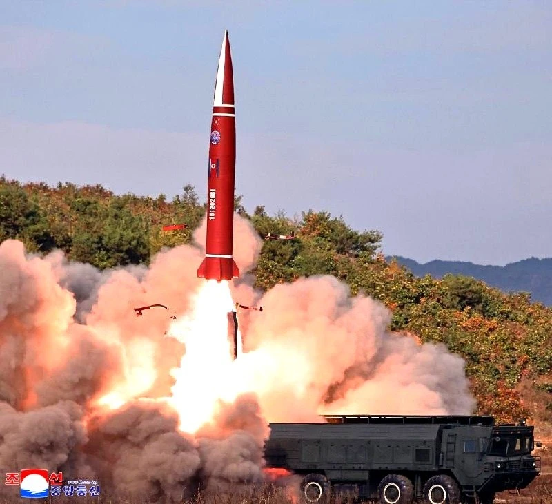 Северная Корея провела испытательный пуск тактической баллистической ракеты, передаёт Ц...