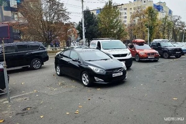 ↗️ Орловчане жалуются на хаотичную парковку у „Атолла“