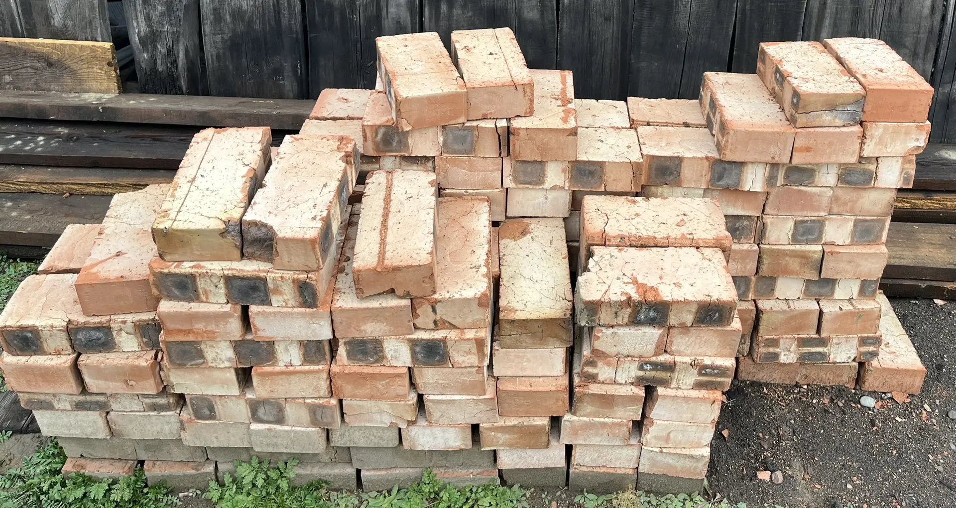 Продам новые кирпичи, 89133477202