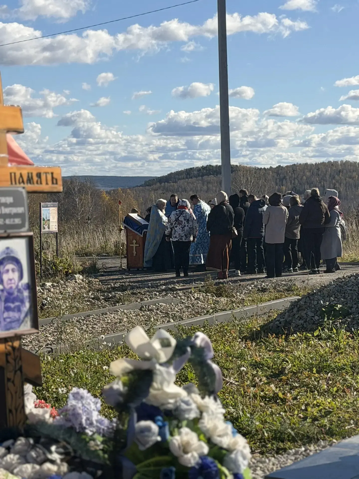 9 октября, на Северном кладбище Красноуфимска собрались неравнодушные горожане — они мо...