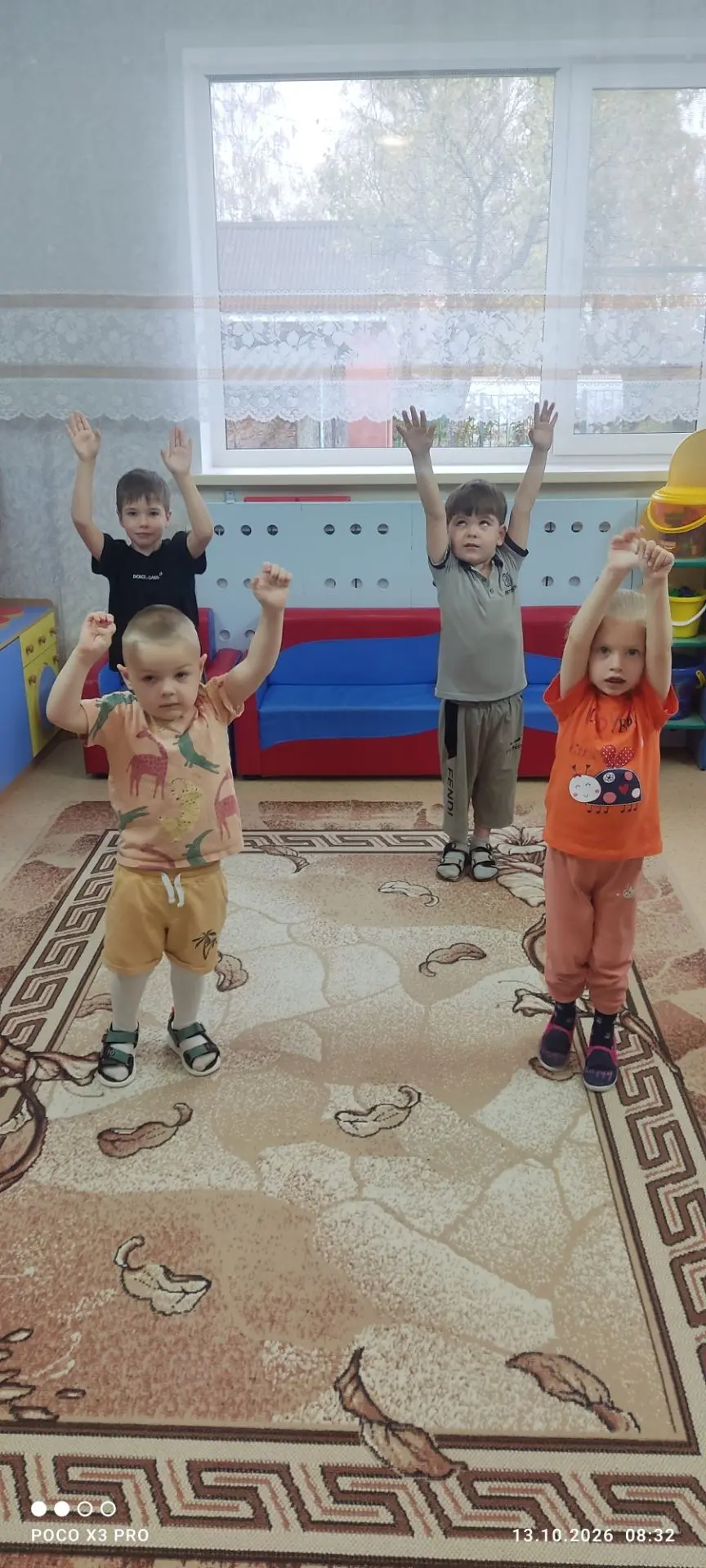 Утренняя зарядка в детском саду -это не просто набор упражнений,а важный элемент режима...