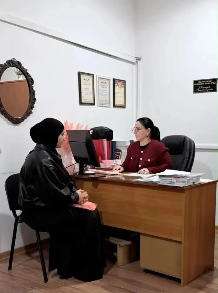 💼 В Центр занятости населения Бабаюртовского района обратилась супруга участника СВО с...