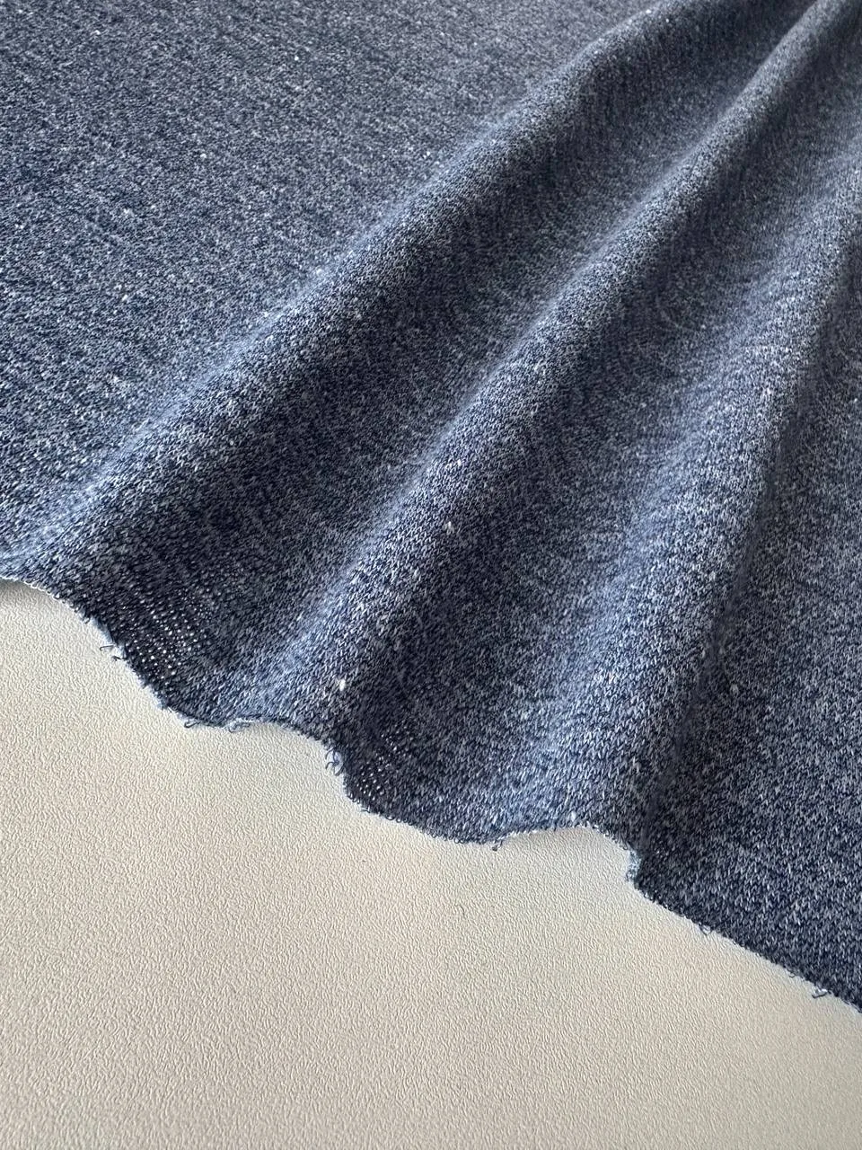 Льняной меланжевый трикотаж в оттенке Blue Denim.