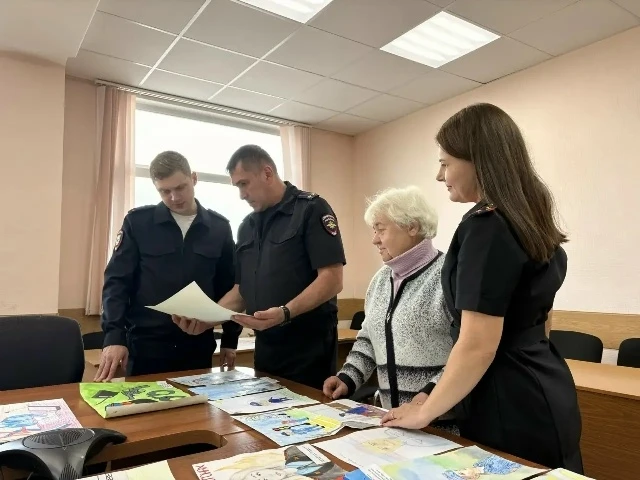 🎨 В МО МВД России «Краснотурьинский» завершился первый этап Всероссийского конкурса де...