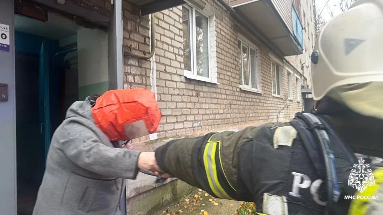 ⚡Пожарные МЧС России спасли 7 человек и эвакуировали 20 жильцов