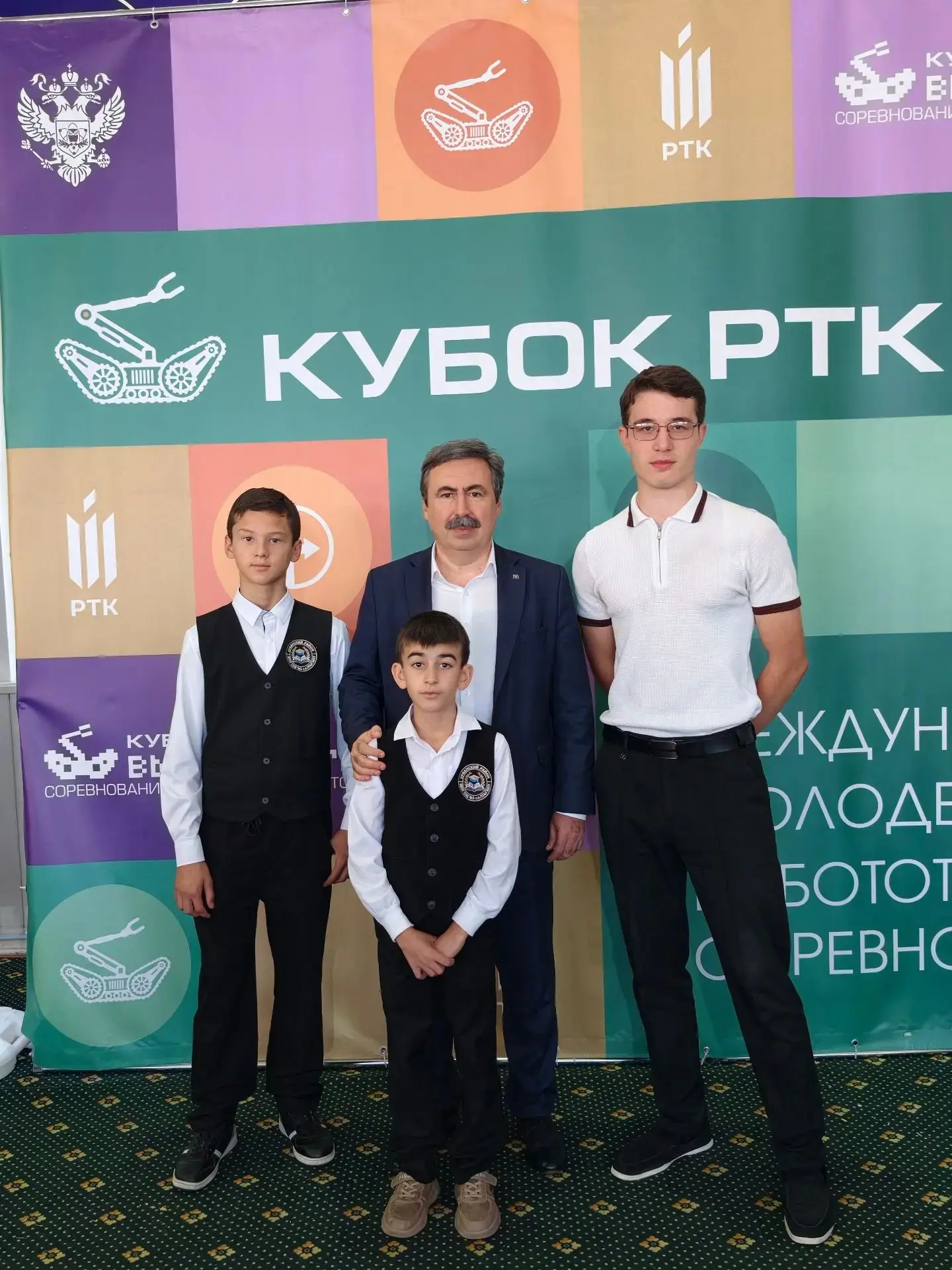 Ученик 7 класса Бариев Инал и ученик 6"Б" класса Пушков Имран сегодня приняли участие в...