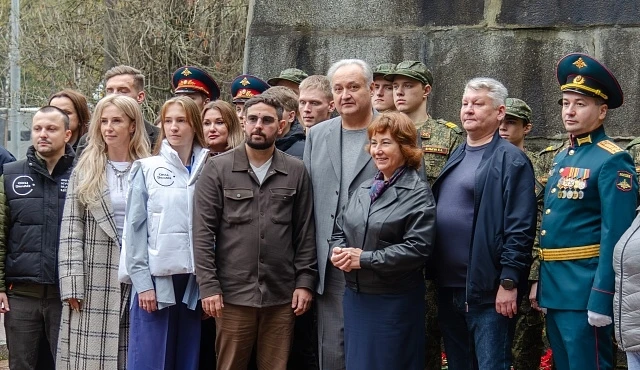 У памятника «Танк Т-34» прошло торжественное мероприятие ко Дню московского народного о...