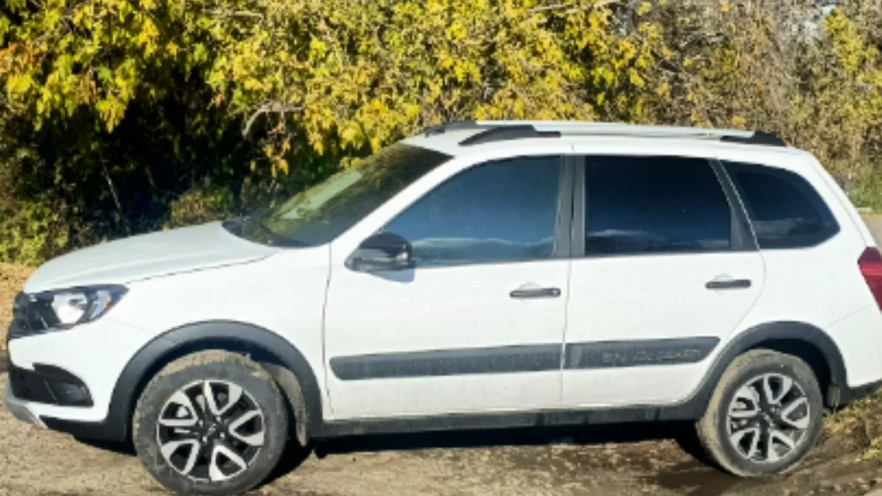 ✏️ LADA: Здравствуйте! Подскажите, пожалуйста, чем можно подклеить пластиковую накладку...