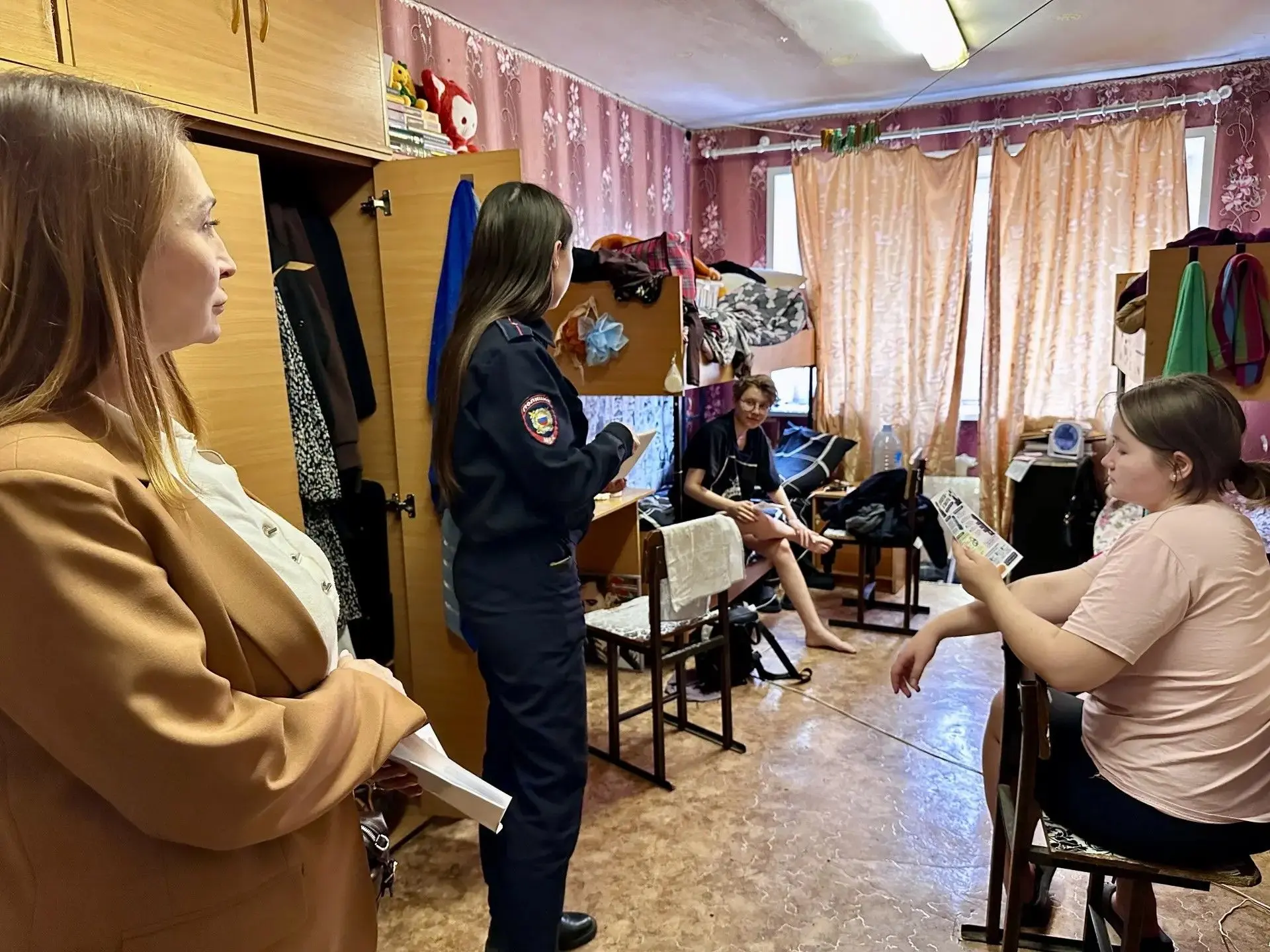 Полицейские и общественники провели для студентов инструктаж по профилактике правонаруш...