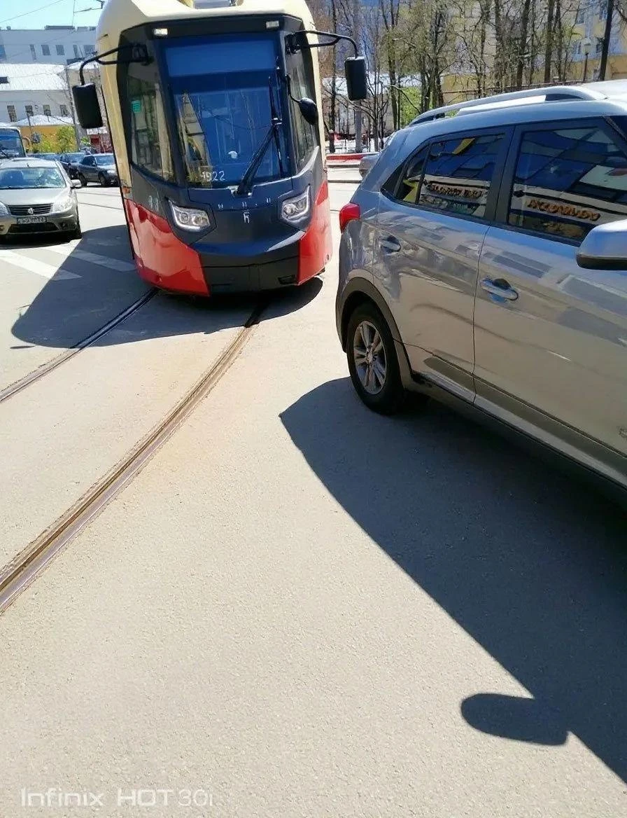 🚃 Количество оставленных на трамвайных путях машин в Нижнем Новгороде увеличилось, соо...
