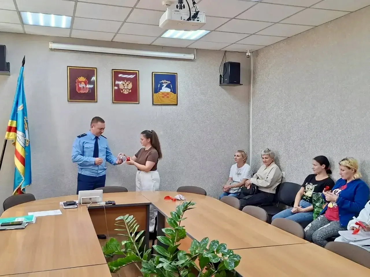 Прокурор Увельского района принял участие в торжественном вручении ключей от квартир де...