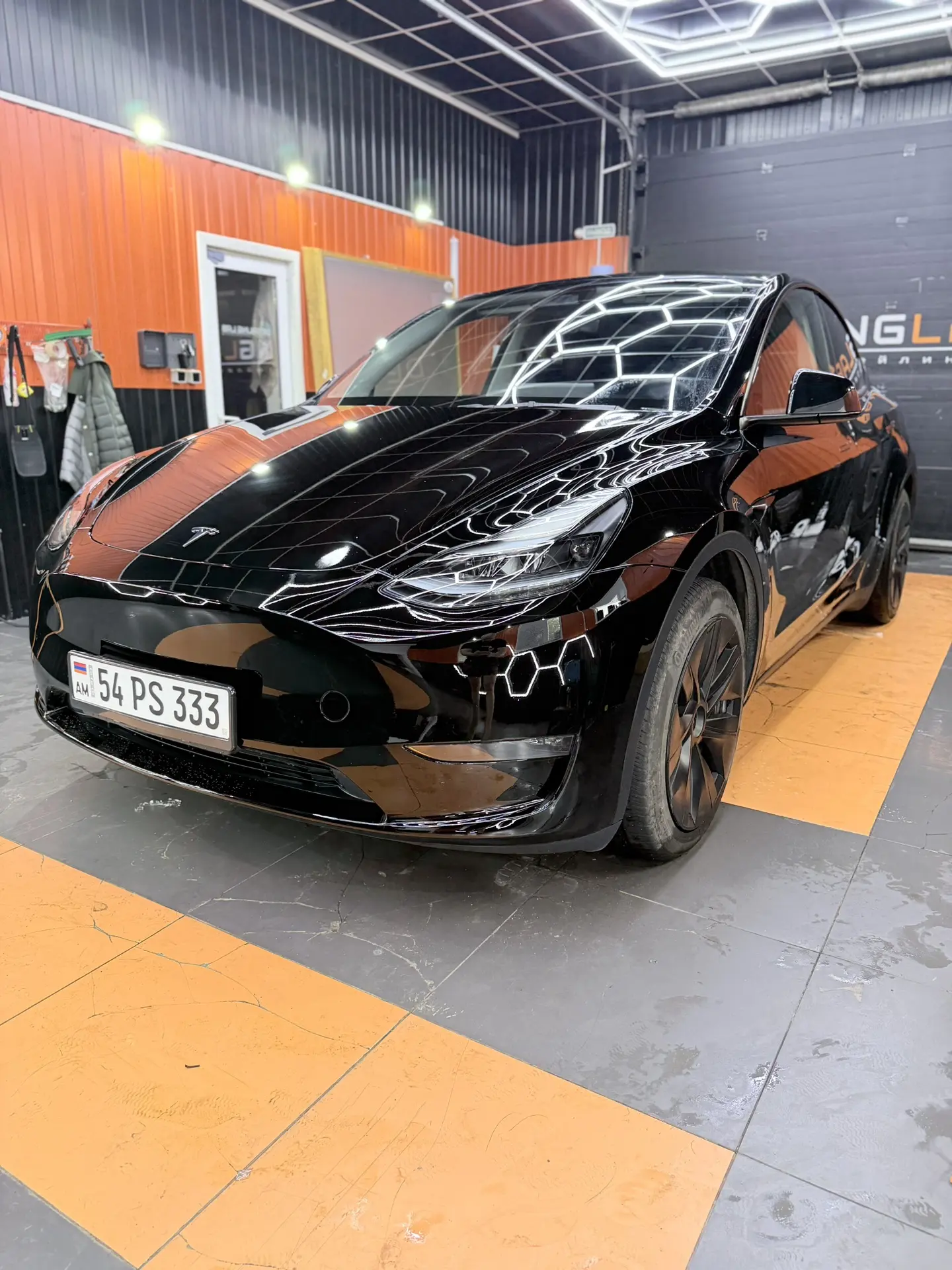 TESLA MODEL Y