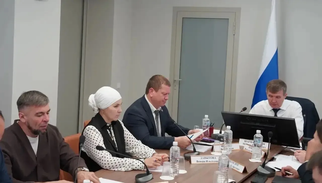 🏢 Вадим Никитин принял участие в обсуждении устойчивого развития экономики Татарстана