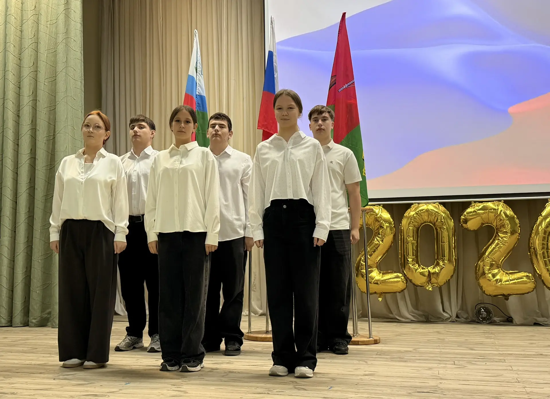 🇷🇺Традиционная линейка и «Разговоры о важном»