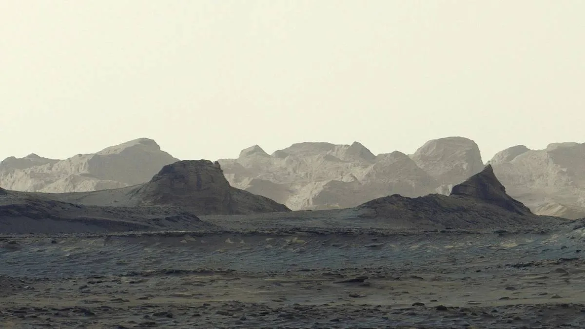 ⚡️NASA показало снимок рассвета на Марсе. На фотографии первые солнечные лучи освещают ...