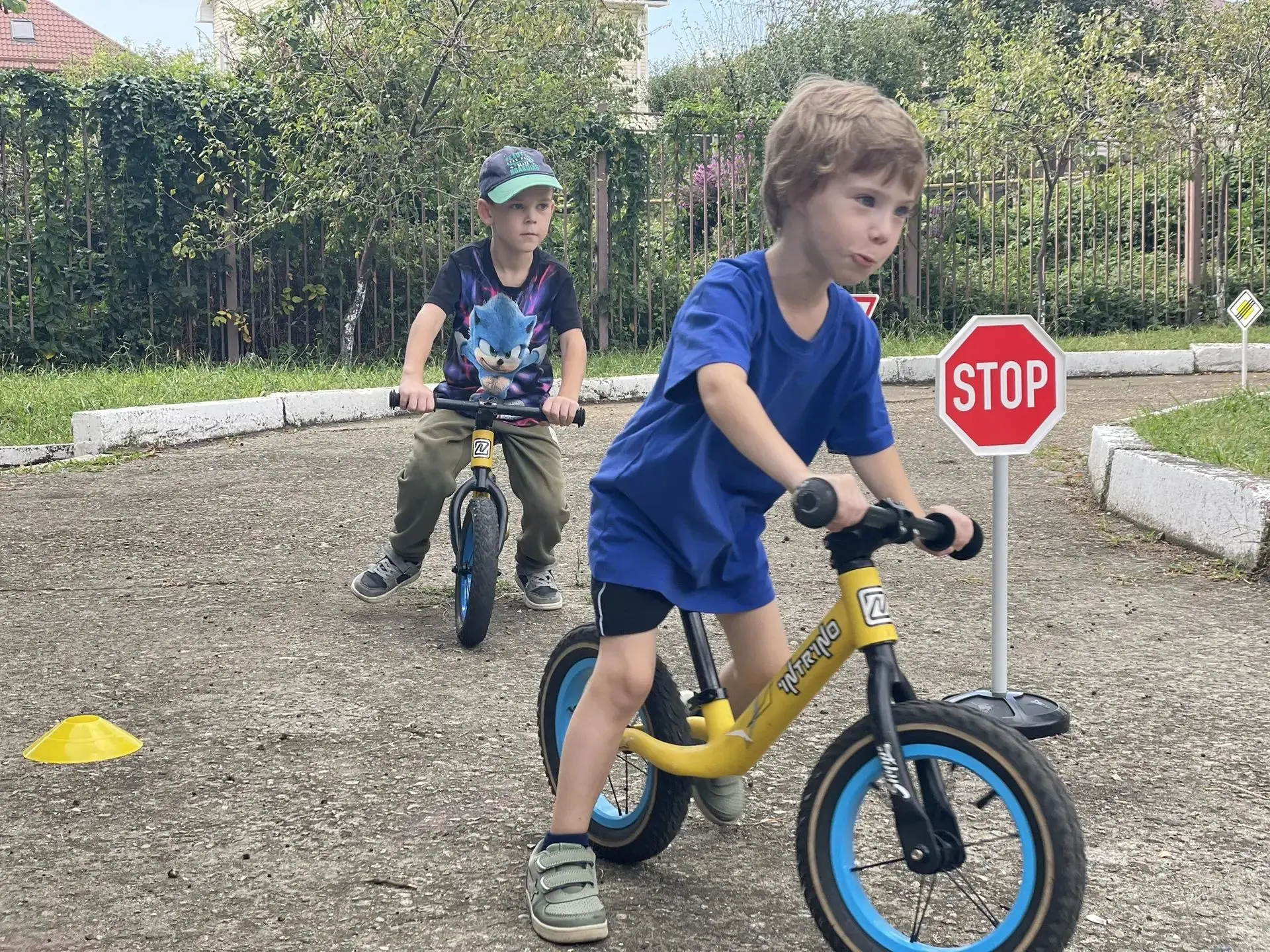🚴‍♂️ Маленькие гонщики на старте!