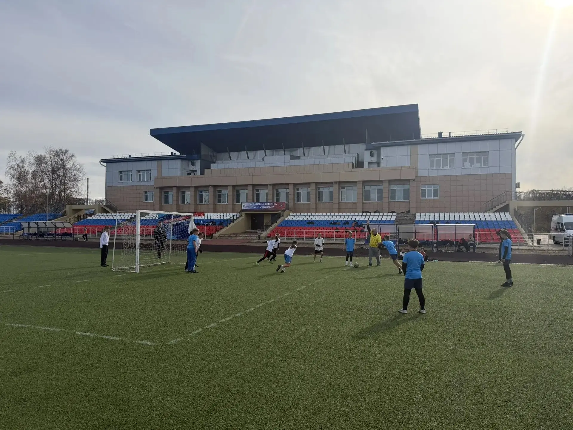 ⚽ В Биробиджане прошел муниципальный этап соревнований по мини-футболу среди школьников
