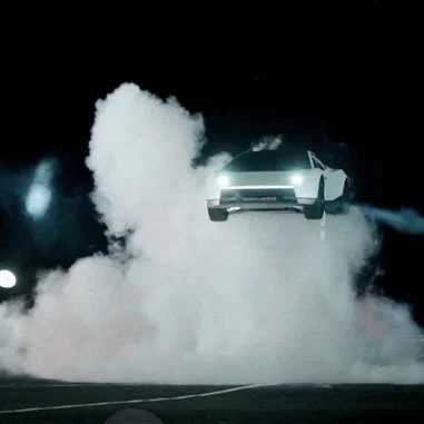 Tesla показала спорткар, способный подпрыгивать 🏎️