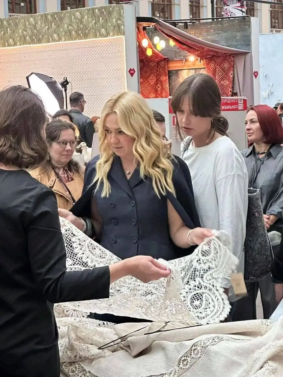 Яна Рудковская обратила внимание на елецкие кружева в Москве