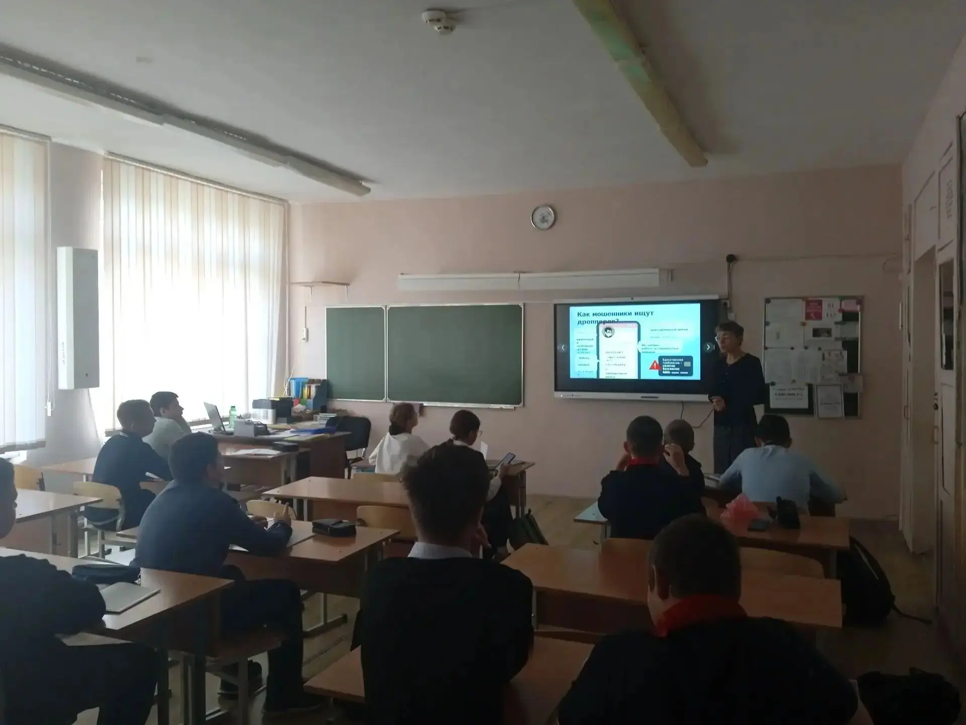 🕵️♂️ Опасные «подработки» в сети: как не стать соучастником преступления?