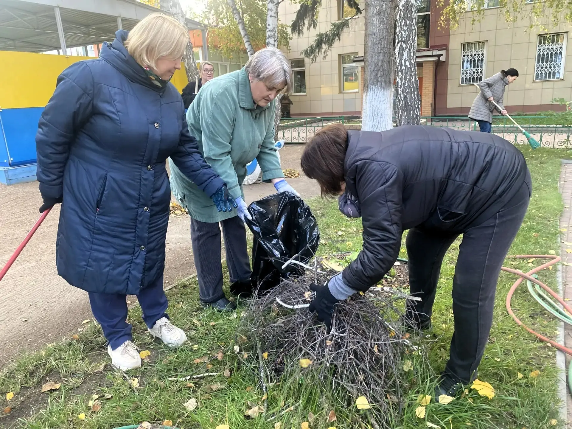 🍁🍂 Осенний субботник: вместе делаем наш сад чище и уютнее! 🍂🍁