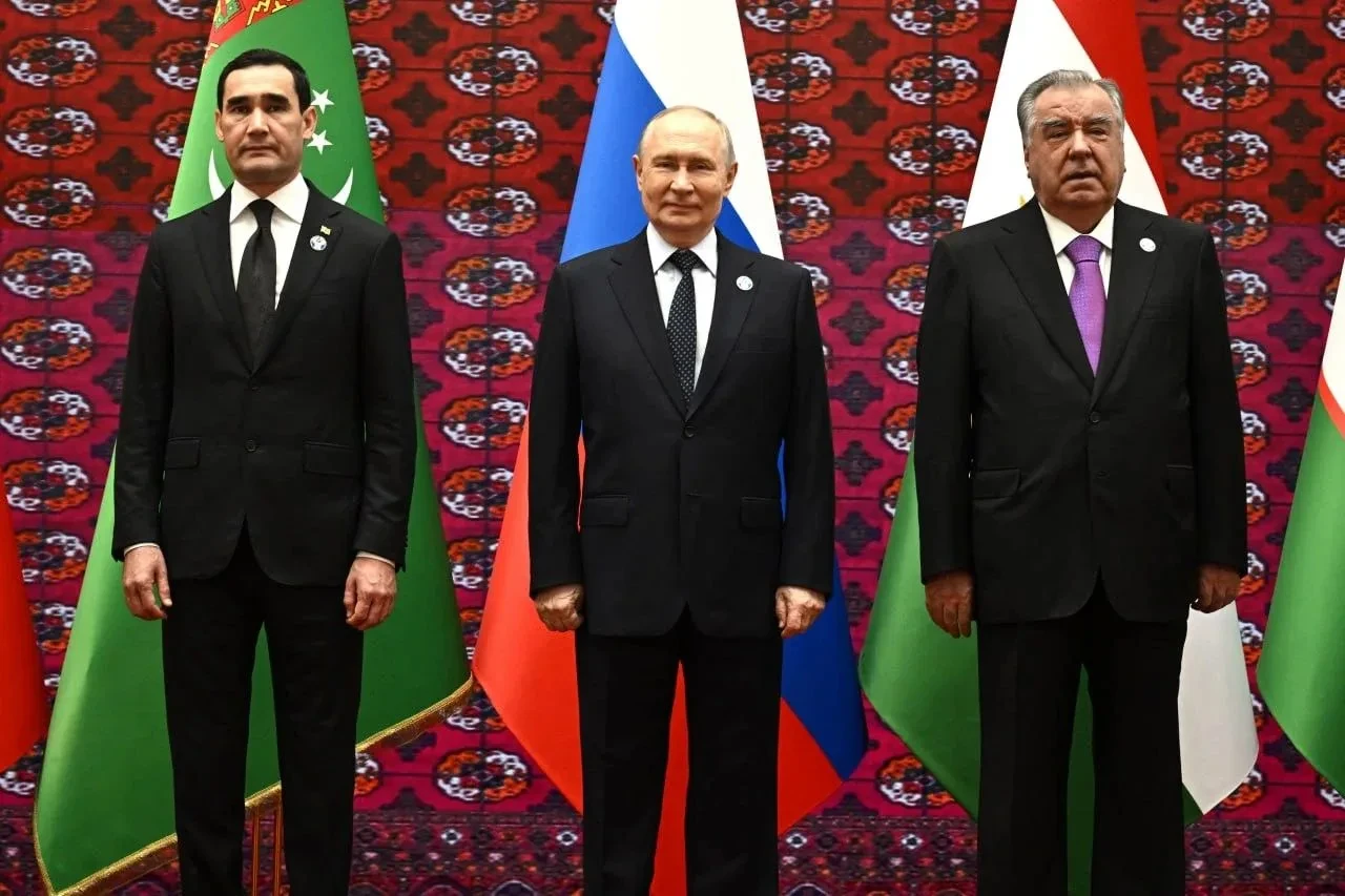 Второй день рабочего визита в Туркменистан – Владимир Путин принимает участие в заседан...