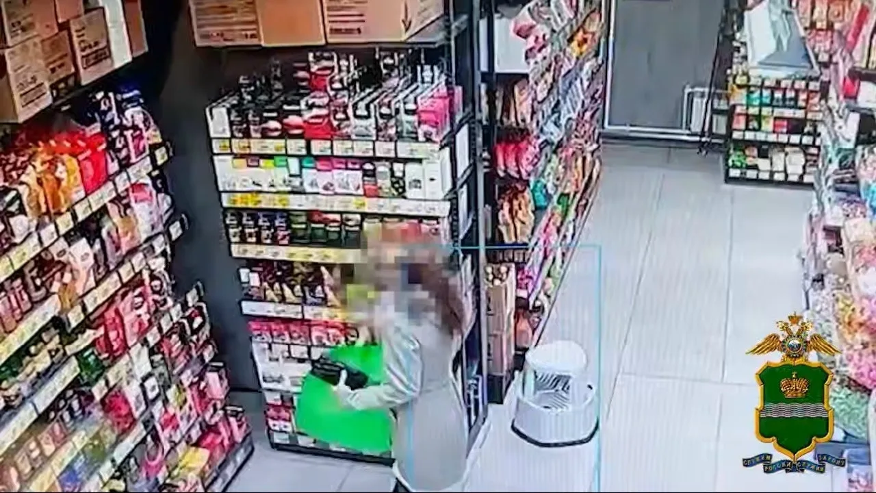 ❗️ В Калуге девушка попалась на краже кофе в магазине