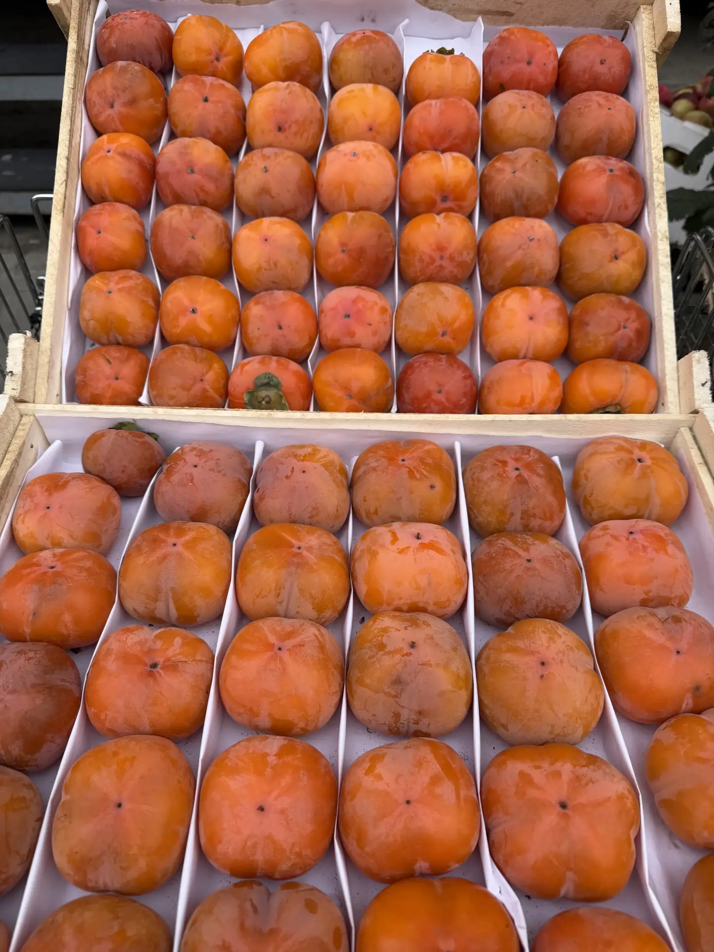 Получили еще одну Партию спелой Хурмы , ниже видео делаю дегустацию 😋😋