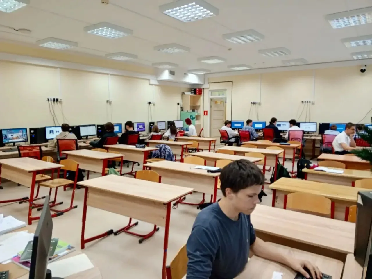 💻 Киберурок в 9 «В»: шагаем в ногу со временем!