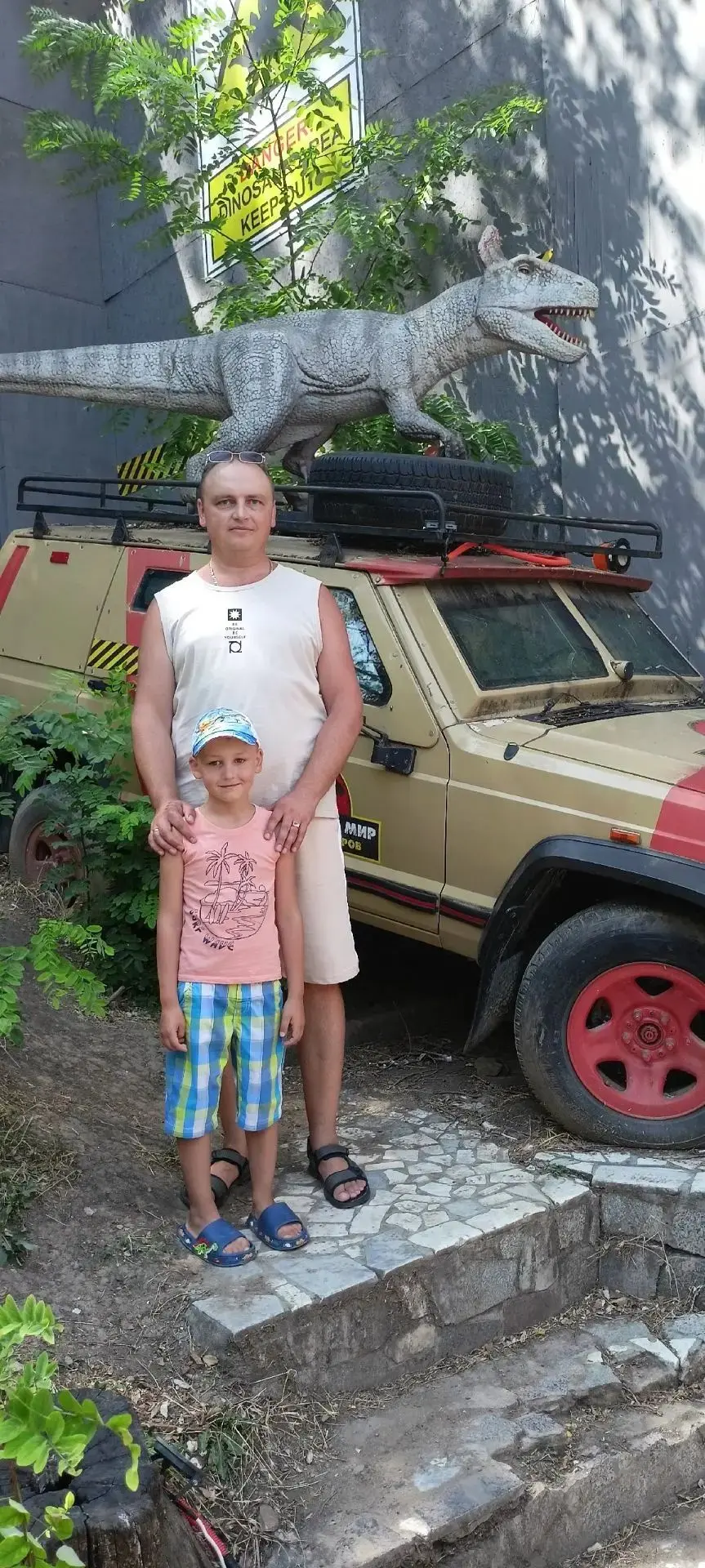 Чудин Илья, 1Б класс, с папочкой.