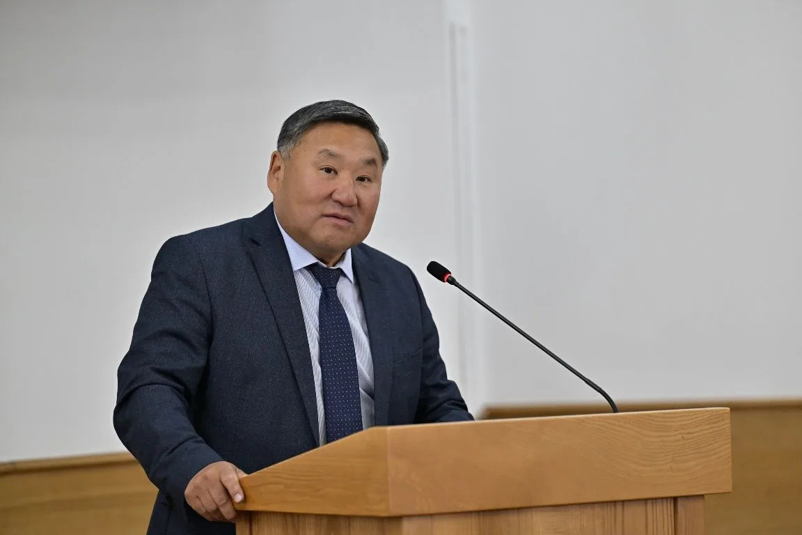Сегодня Глава Республики Тыва Владислав Ховалыг встретился с депутатами Верховного Хура...