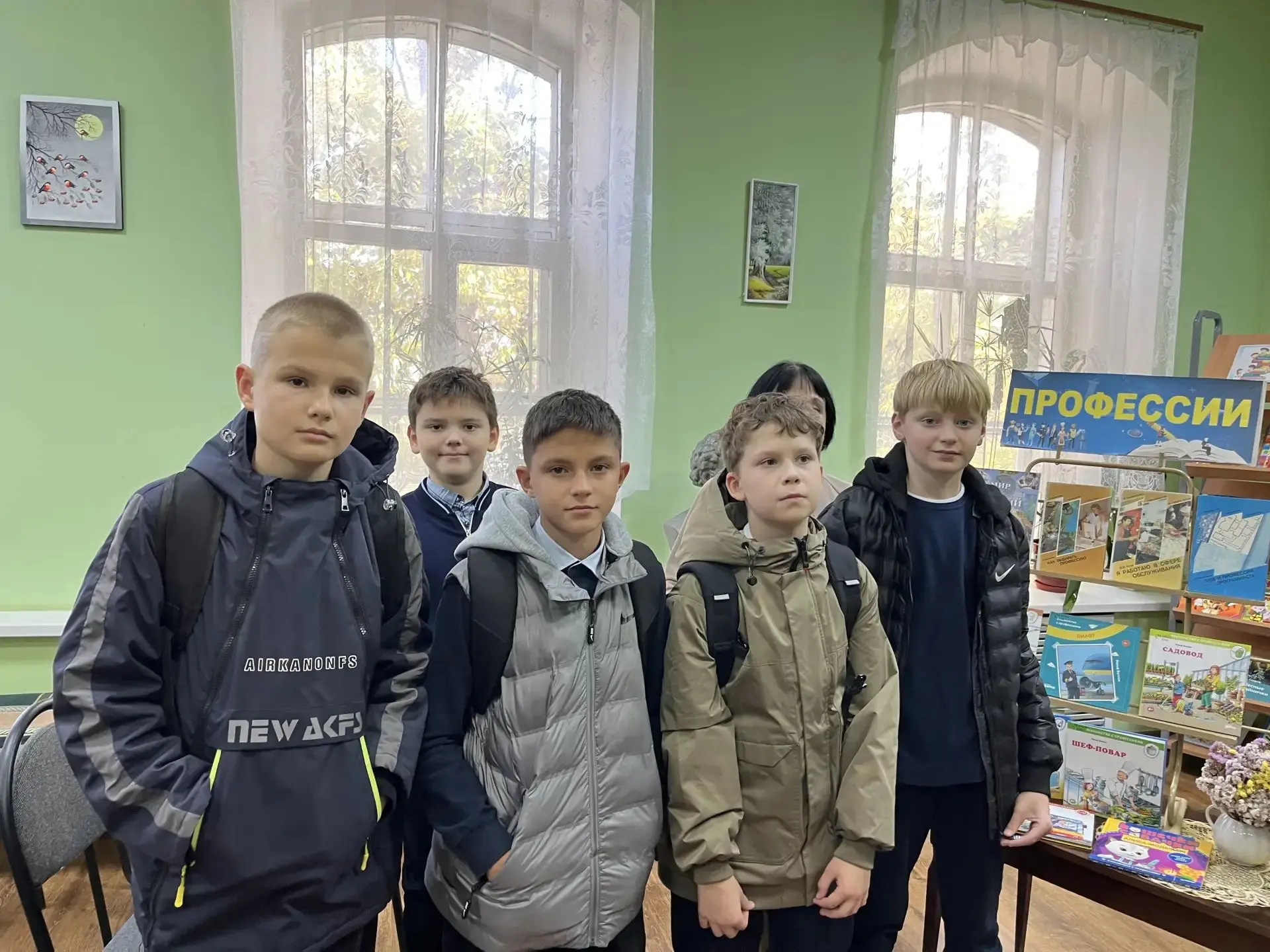 13 октября обучающиеся 5 Б класса посетили Городскую детскую библиотеку.  Для них прове...