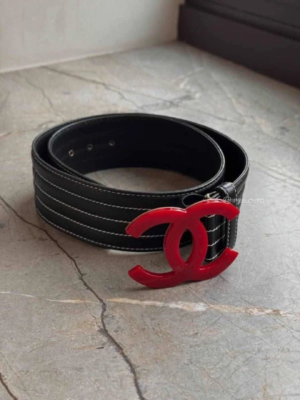 Кожаный ремень Chanel в отличном состоянии,