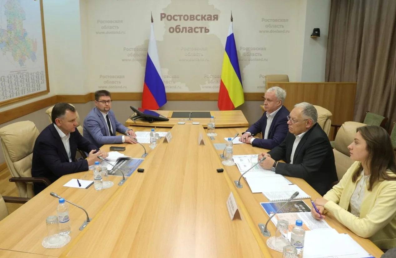 Губернатор Ростовской области Юрий Слюсарь и председатель правления госкомпании «Автодо...
