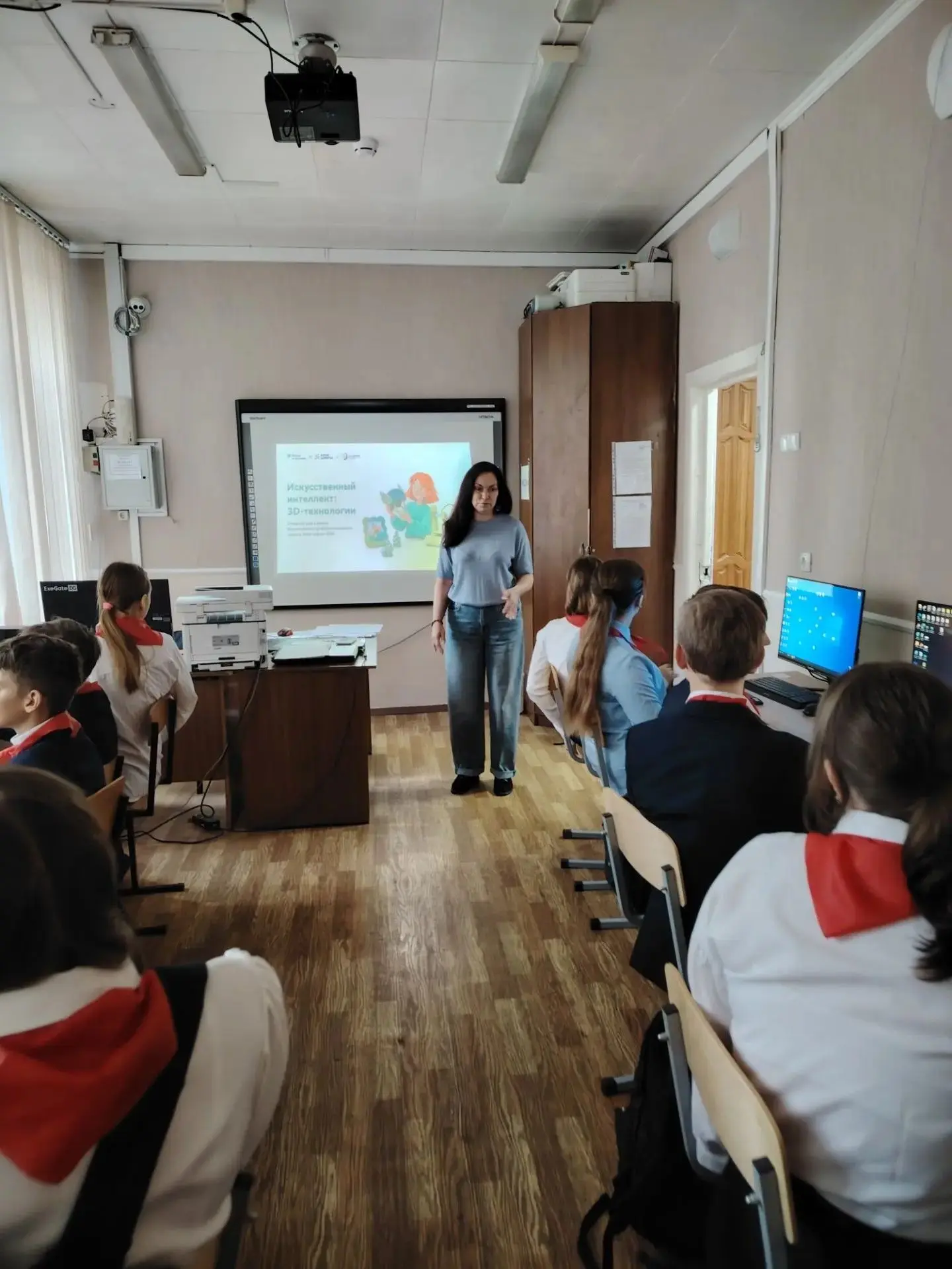 «Урок цифры» для учеников предпрофильного предпринимательского 7Б класса провела специа...