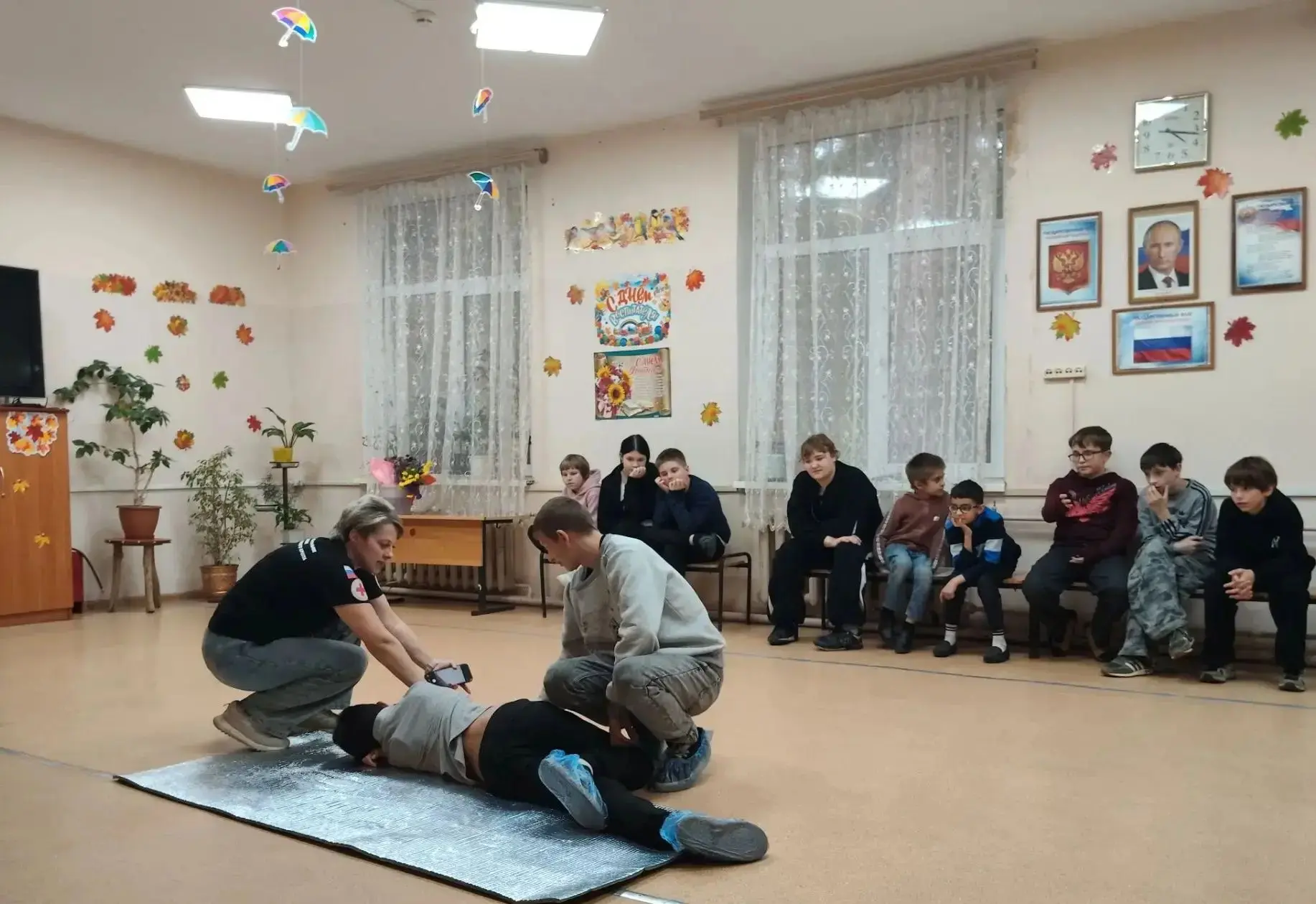 🚨 Спасти жизнь может каждый: мастер-класс от Красного Креста для школьников!
