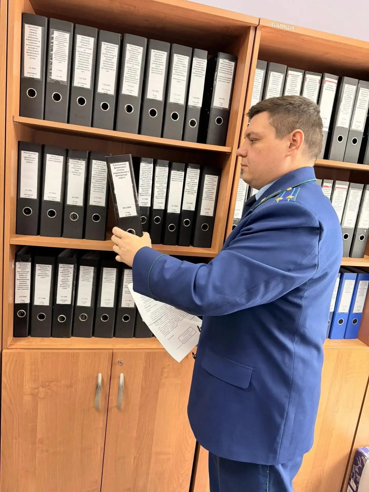 По постановлению прокуратуры Пуровского района глава поселка привлечен к административн...