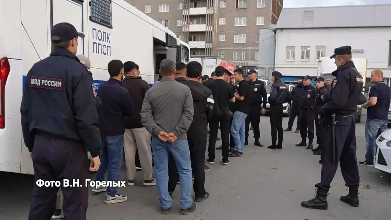 🚔 Более 200 иностранцев выдворили из России после рейдов на Урале