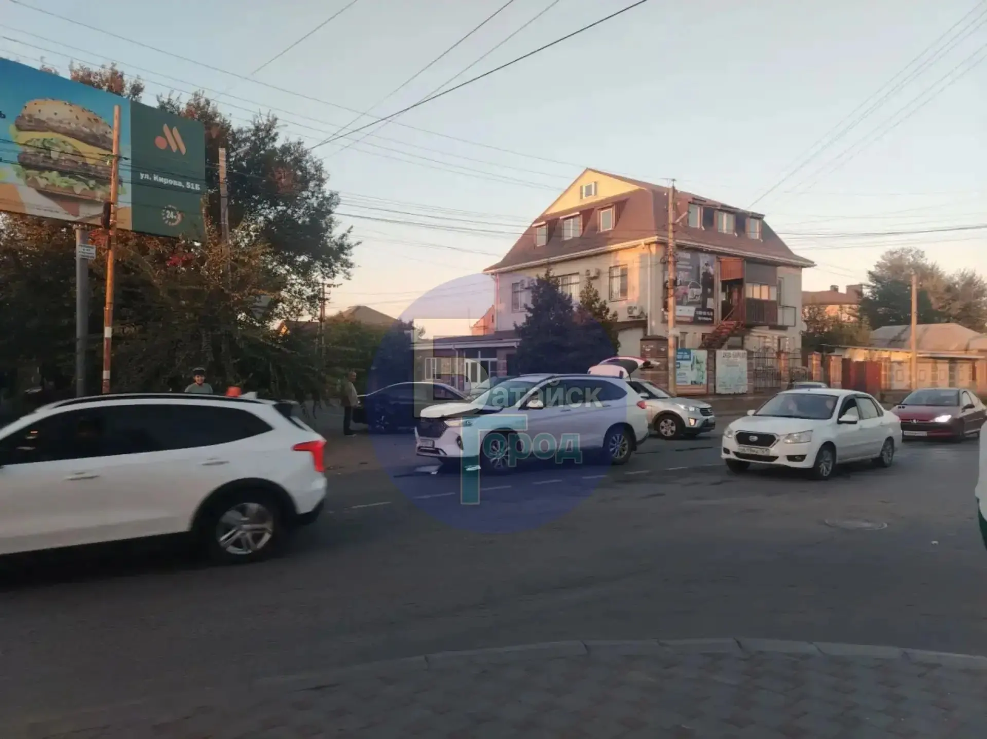 ДТП в Батайске на пересечении Ленинградской/Почтовой